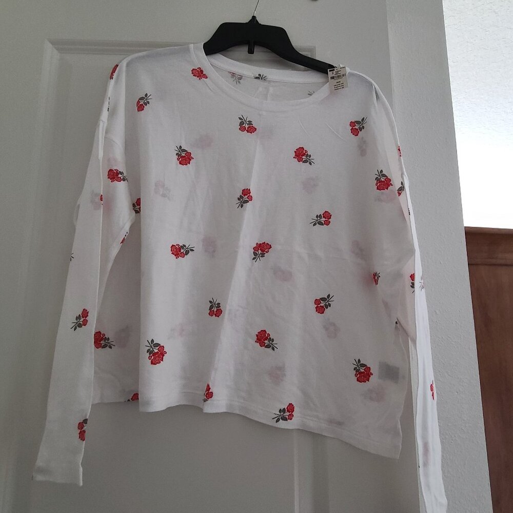 Long sleeve, cropped Victoria's Sectet PINK tee shirt